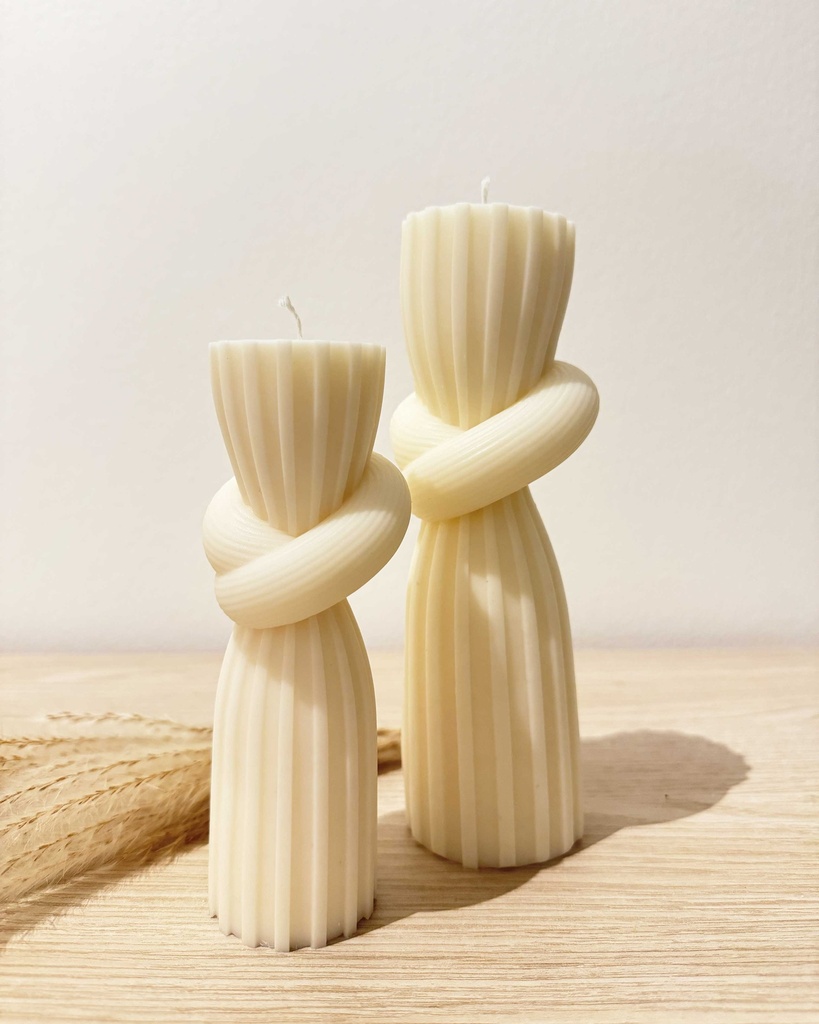 The knot pillar candle