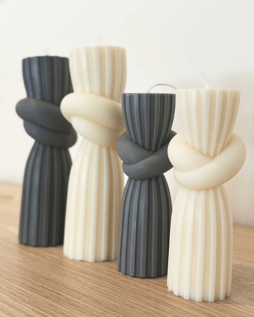 The knot pillar candle